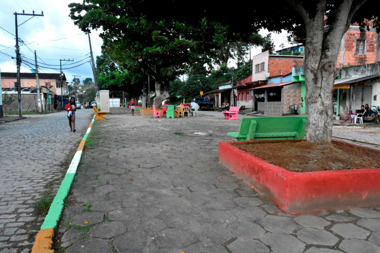 Camacã: Nova praça construída em Leoventura chama atenção dos moradores

